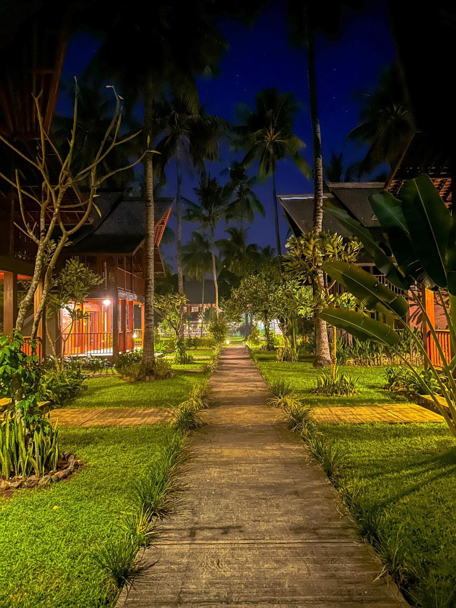 The Kirana Tembok Hotel Tejakula Exterior foto